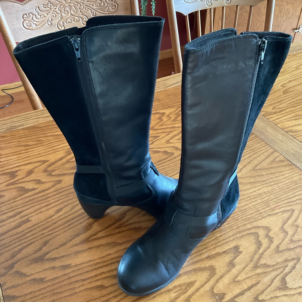 Merrell Black Leather/Suede Harness Knee, Side Zip, Winter Boots, Women’s Sz 9